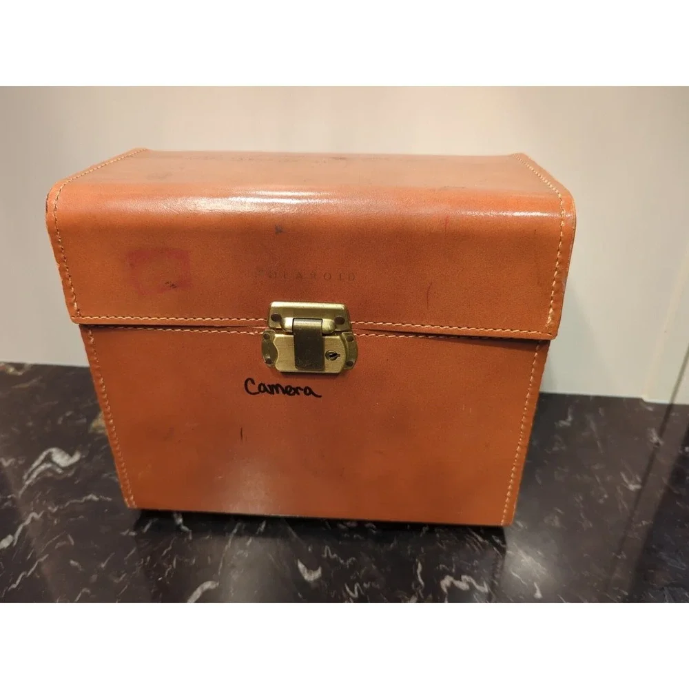 VINTAGE POLAROID LAND CAMERA MODEL 80 with case and accessories